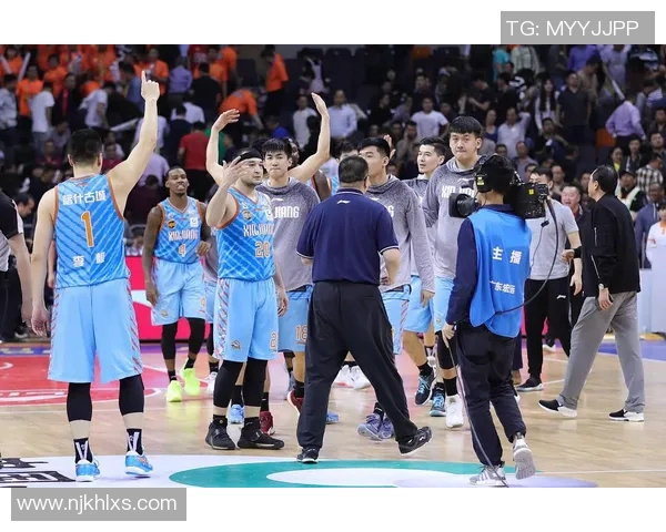 19年北京首钢与辽宁队激战回顾：巅峰对决的精彩瞬间与战术分析